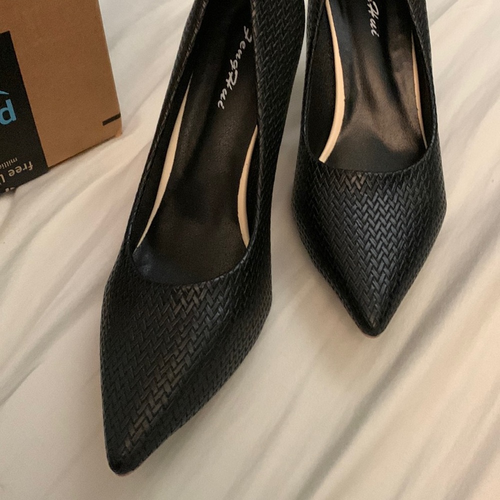 Black patterned heel, NEW NEVER WORN!!! size 9.5